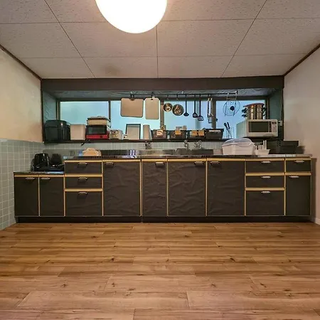 滝が見える半露天x自動麻雀卓x12時チェクイン後すぐにbbq可x最大14名xペット可 Mino Exterior photo